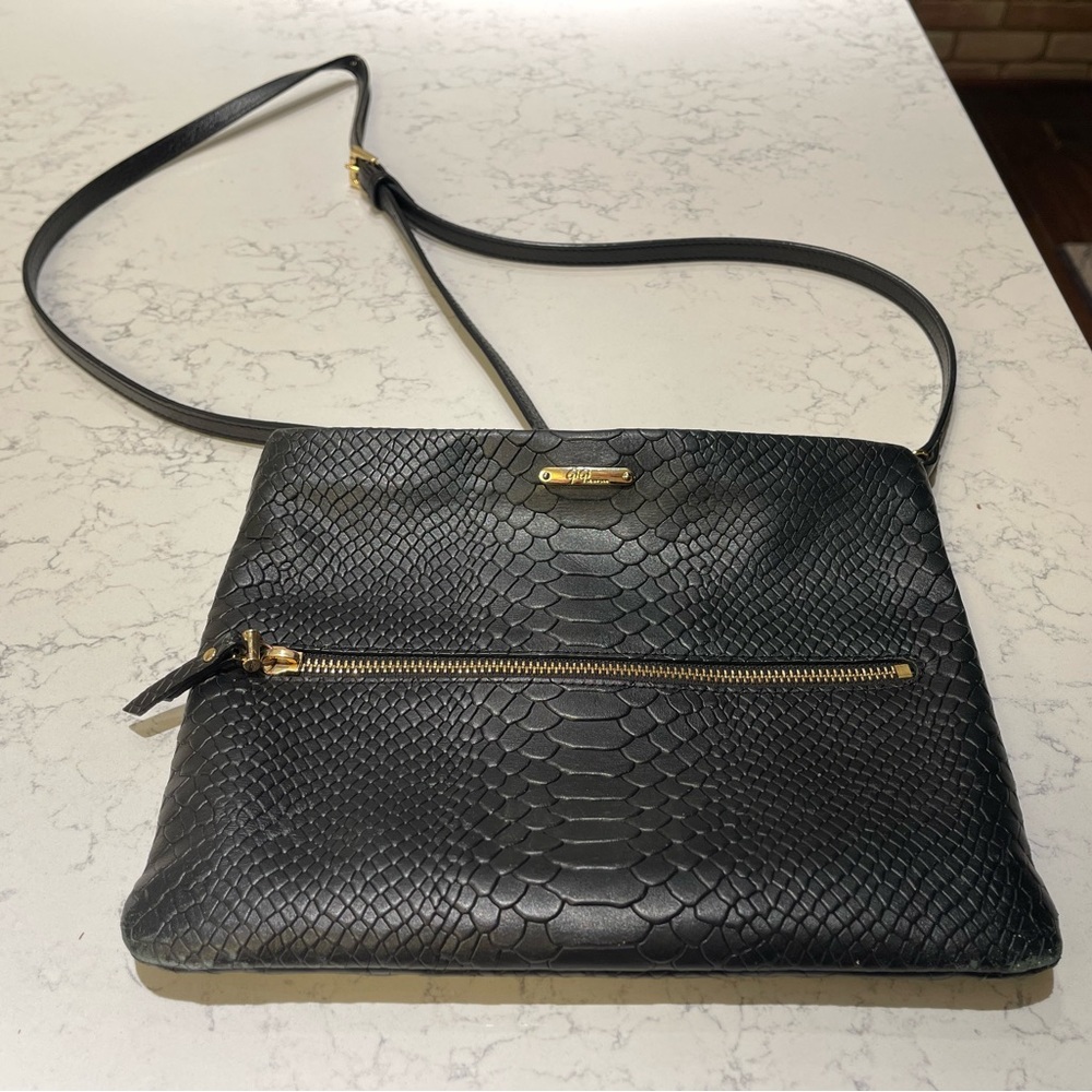 Gigi NY faux leather crossbody handbag. In good condition!